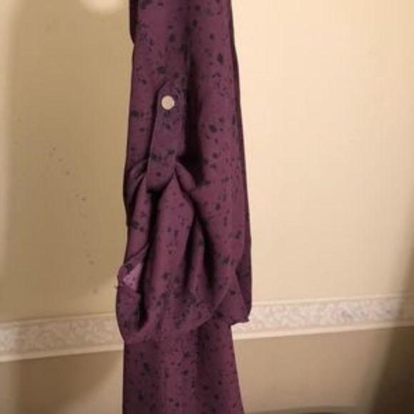 Chiffon Purple Split Neck Top With Tab Sleeves - Picture 4 of 8